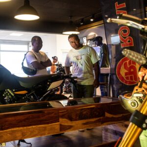 Royal Enfield CTMotors Lumen Studios Madagascar Couverture photo et vidéo